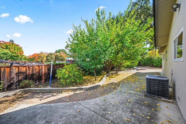 2463 Aarles Ct, Walnut Creek, CA 94598