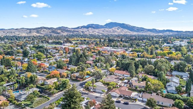 2463 Aarles Ct, Walnut Creek, CA 94598