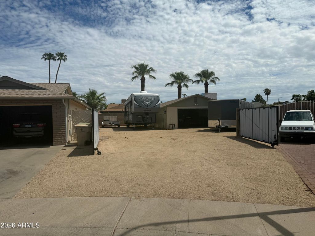9823 N 48TH Drive, Glendale, AZ 85302 — photo 2
