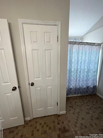 6050 Broadmeadow, San Antonio, TX 78240