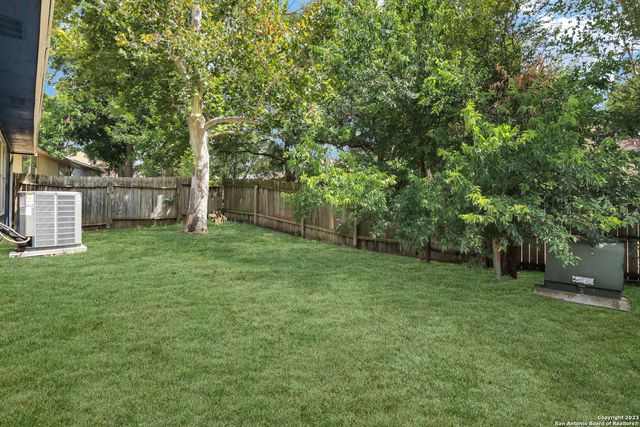 6050 Broadmeadow, San Antonio, TX 78240