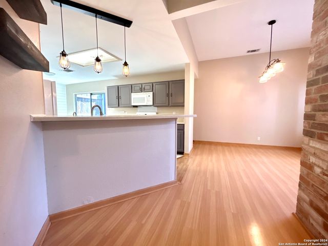 6050 Broadmeadow, San Antonio, TX 78240