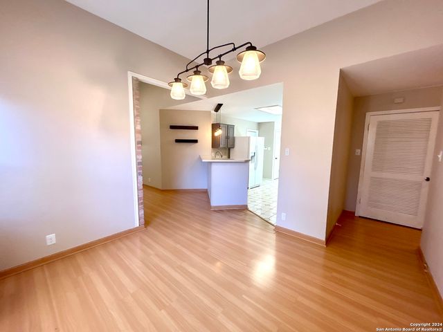 6050 Broadmeadow, San Antonio, TX 78240