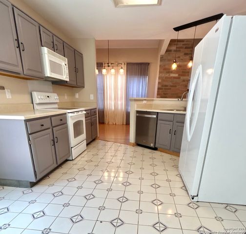 6050 Broadmeadow, San Antonio, TX 78240