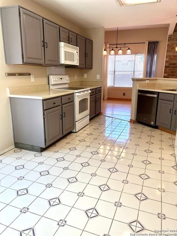 6050 Broadmeadow, San Antonio, TX 78240