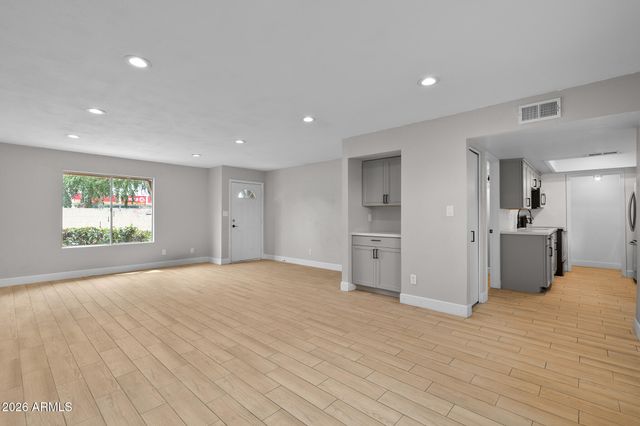 3101 W LOMA Lane, Phoenix, AZ 85051