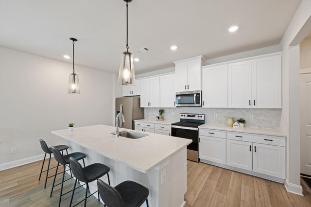 1337 Carriage Park Dr, Hermitage, TN 37076