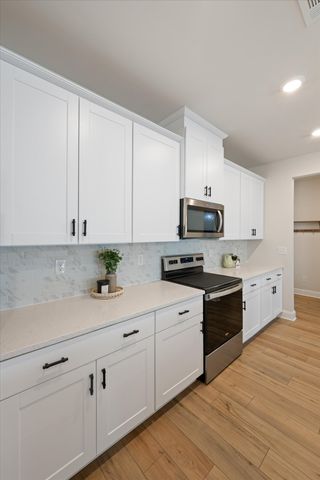 1337 Carriage Park Dr, Hermitage, TN 37076