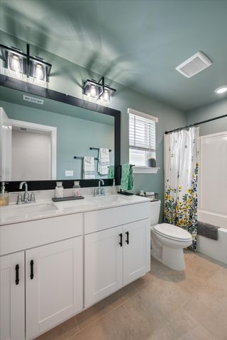 1337 Carriage Park Dr, Hermitage, TN 37076