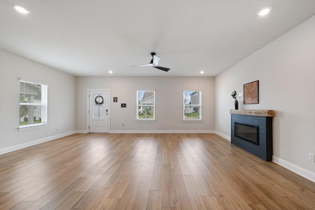 1337 Carriage Park Dr, Hermitage, TN 37076