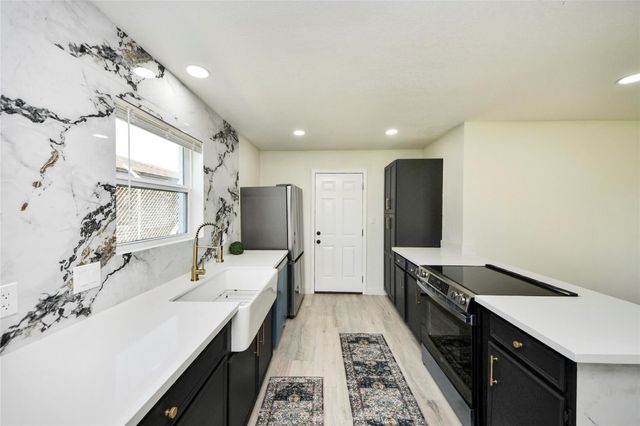 5442 Airport Boulevard, Houston, TX 77048