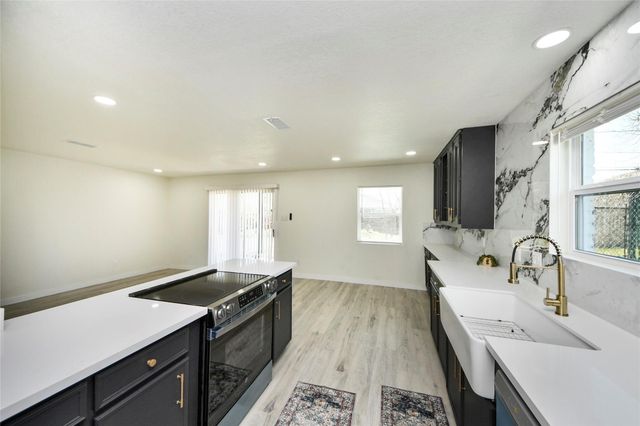 5442 Airport Boulevard, Houston, TX 77048