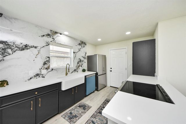 5442 Airport Boulevard, Houston, TX 77048