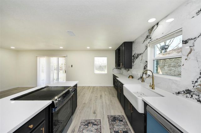 5442 Airport Boulevard, Houston, TX 77048