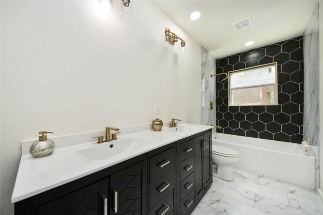 5442 Airport Boulevard, Houston, TX 77048