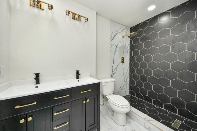 5442 Airport Boulevard, Houston, TX 77048