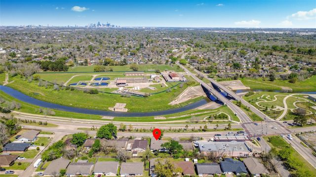 5442 Airport Boulevard, Houston, TX 77048