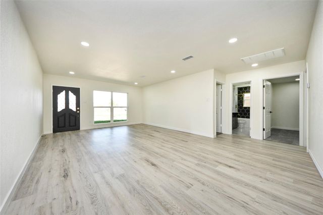 5442 Airport Boulevard, Houston, TX 77048