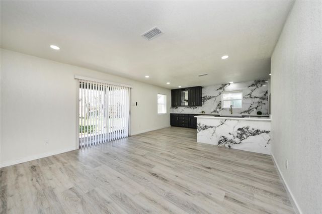 5442 Airport Boulevard, Houston, TX 77048