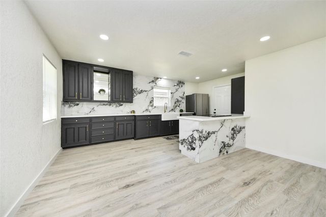 5442 Airport Boulevard, Houston, TX 77048