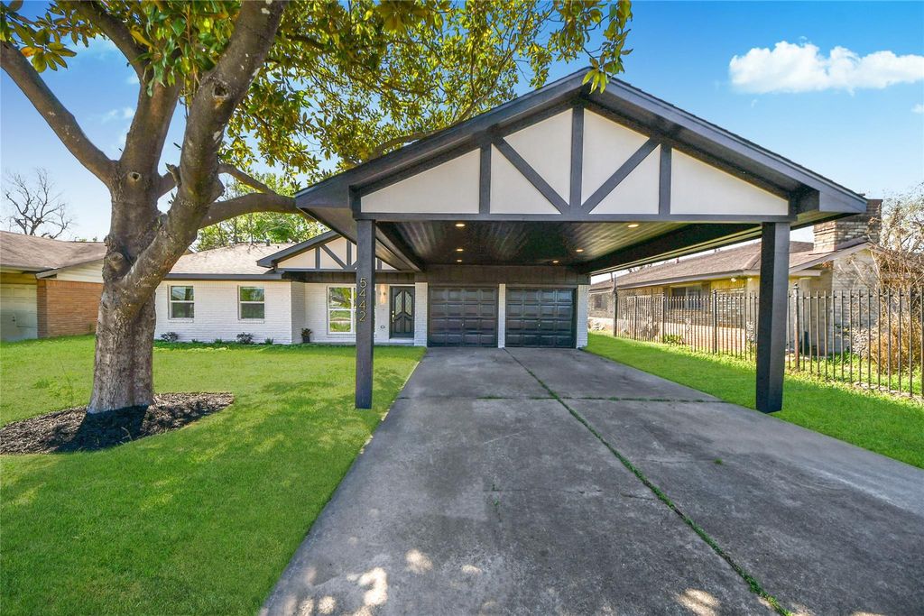 5442 Airport Boulevard, Houston, TX 77048