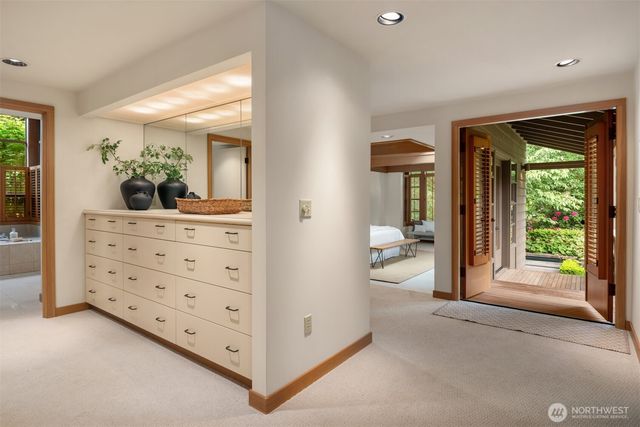2420 82nd Avenue NE, Medina, WA 98039