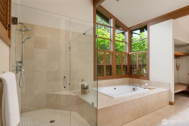 2420 82nd Avenue NE, Medina, WA 98039