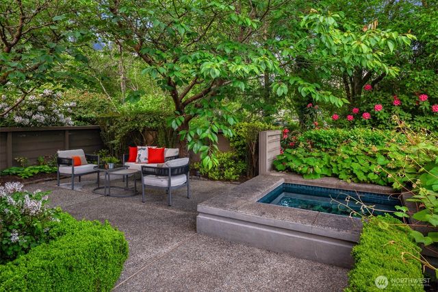 2420 82nd Avenue NE, Medina, WA 98039