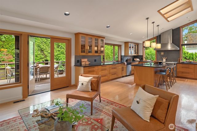 2420 82nd Avenue NE, Medina, WA 98039