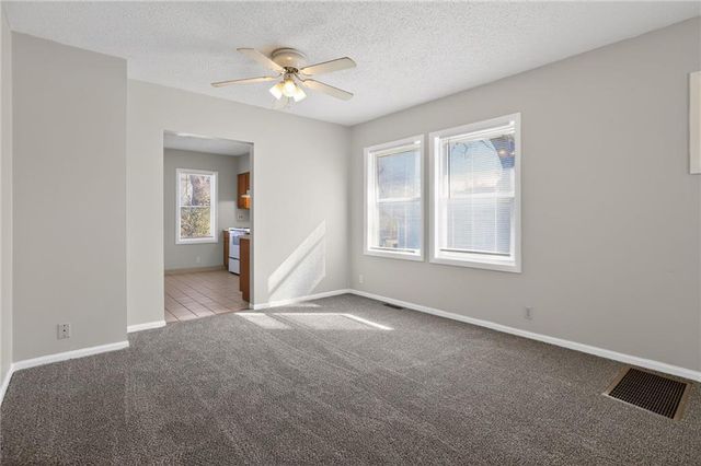 5605 Ditzler Avenue, Raytown, MO 64133