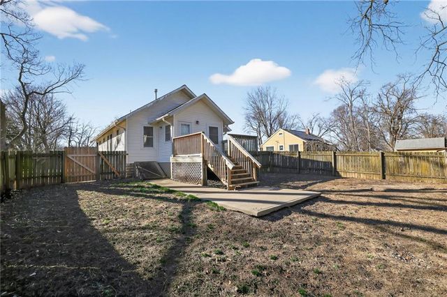 5605 Ditzler Avenue, Raytown, MO 64133