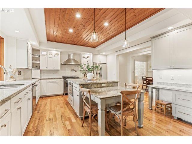 3788 CALAROGA Dr, West Linn, OR 97068