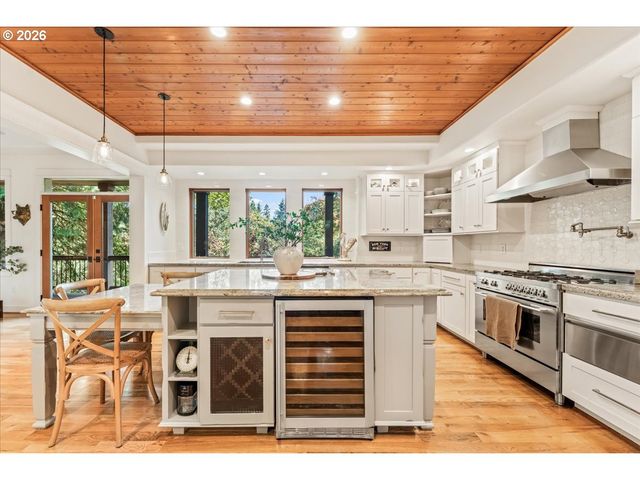 3788 CALAROGA Dr, West Linn, OR 97068