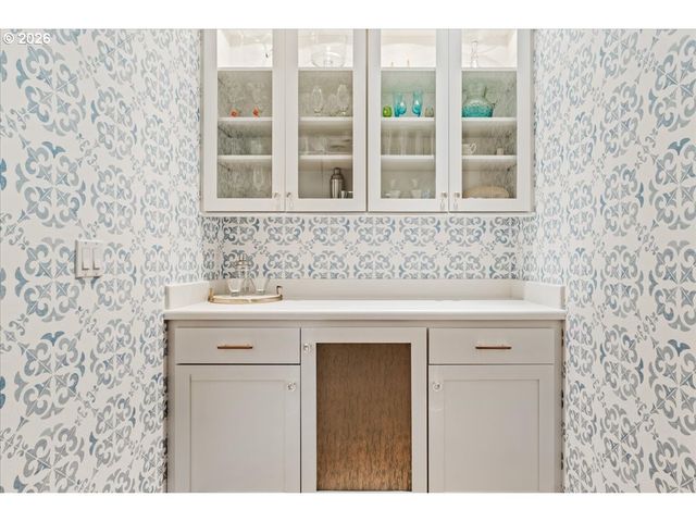 3788 CALAROGA Dr, West Linn, OR 97068