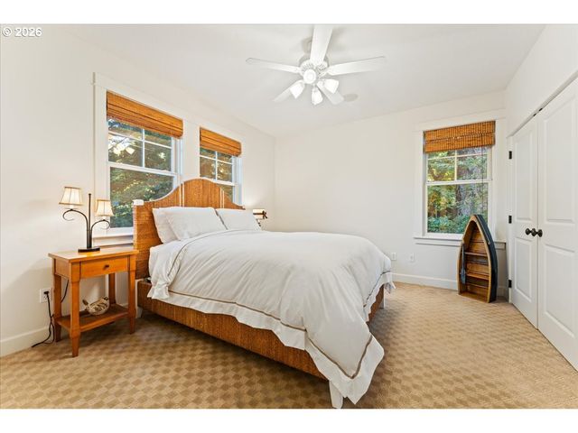 3788 CALAROGA Dr, West Linn, OR 97068