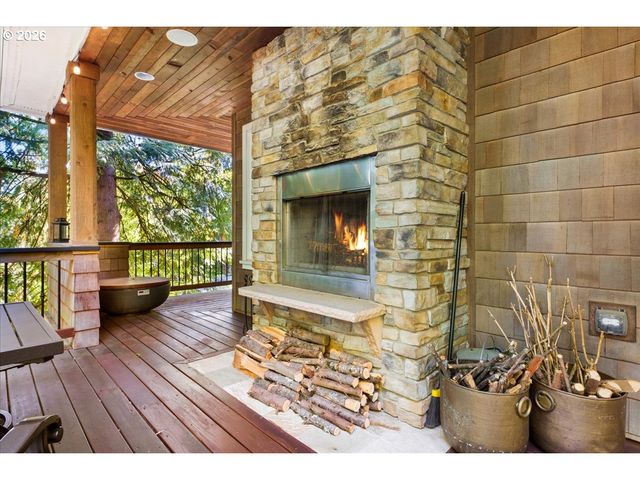 3788 CALAROGA Dr, West Linn, OR 97068
