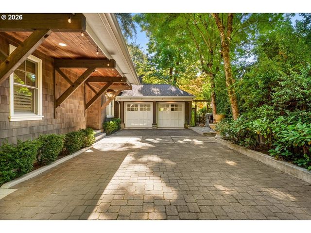 3788 CALAROGA Dr, West Linn, OR 97068
