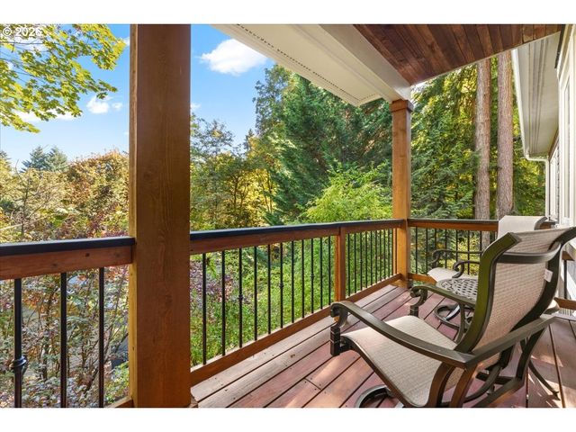3788 CALAROGA Dr, West Linn, OR 97068