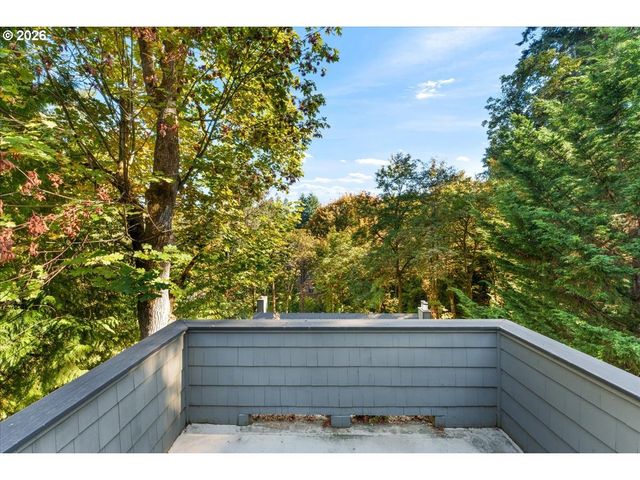 3788 CALAROGA Dr, West Linn, OR 97068