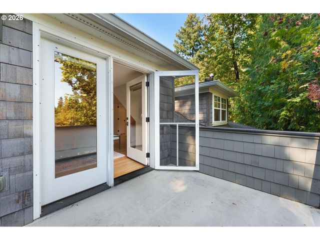 3788 CALAROGA Dr, West Linn, OR 97068