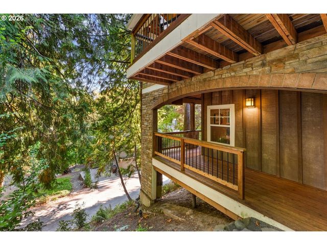 3788 CALAROGA Dr, West Linn, OR 97068