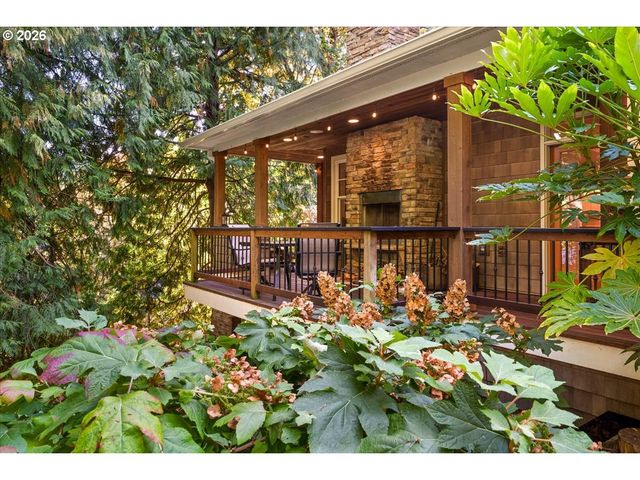 3788 CALAROGA Dr, West Linn, OR 97068
