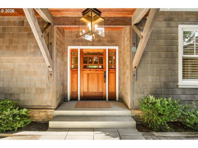 3788 CALAROGA Dr, West Linn, OR 97068