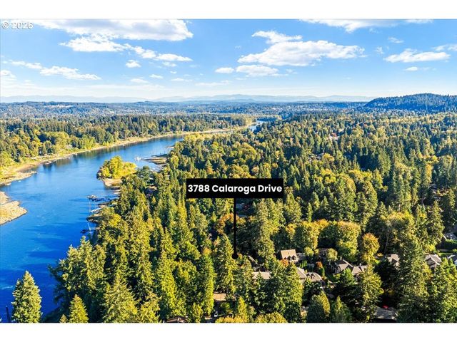 3788 CALAROGA Dr, West Linn, OR 97068