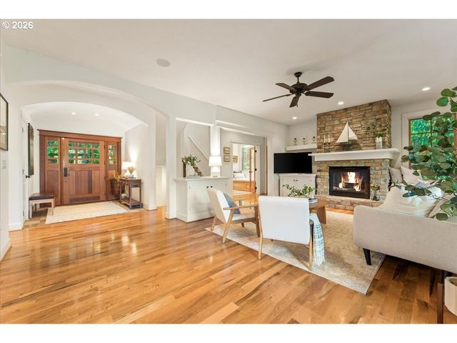 3788 CALAROGA Dr, West Linn, OR 97068