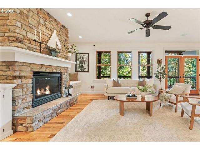 3788 CALAROGA Dr, West Linn, OR 97068