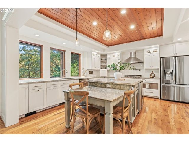3788 CALAROGA Dr, West Linn, OR 97068