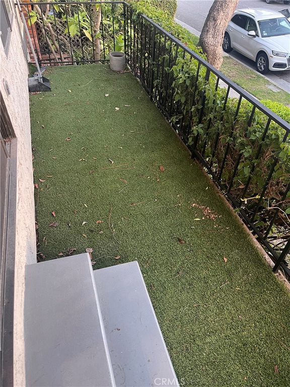 Image 19 of property listing at 1818 Kelton Avenue 101, Los Angeles, CA 90025