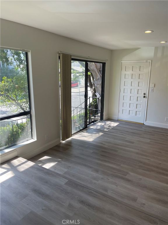 Image 3 of property listing at 1818 Kelton Avenue 101, Los Angeles, CA 90025