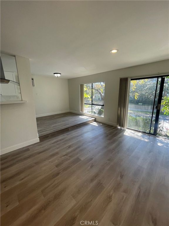 Image 5 of property listing at 1818 Kelton Avenue 101, Los Angeles, CA 90025